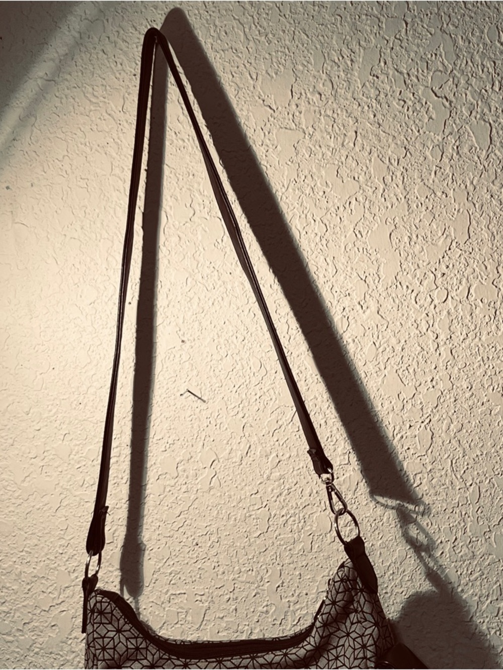 Geometric Pattern Shoulder Bag in Light Gray And Black - Picture 3 of 10